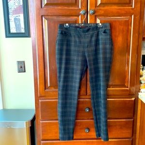 The Limited women’s stretch pants in demure plaid - good condition